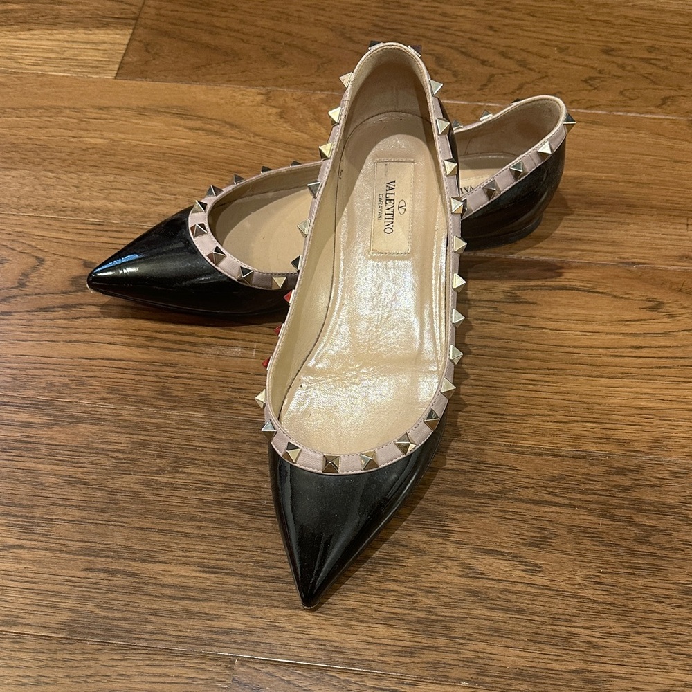 Valentino Black Patent Pointed Rockstud Flats with Beige Trim